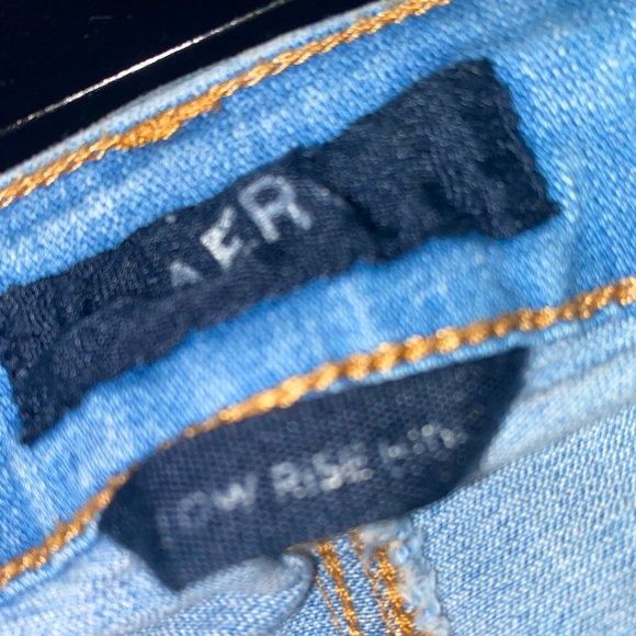 Aeropostale Low-Rise Distressed Midi Shorts Size 00 - Picture 4 of 5